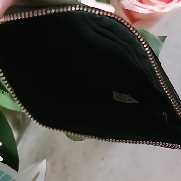 Coach used in great condition wristlet. Open to offers - Picture 3 of 8